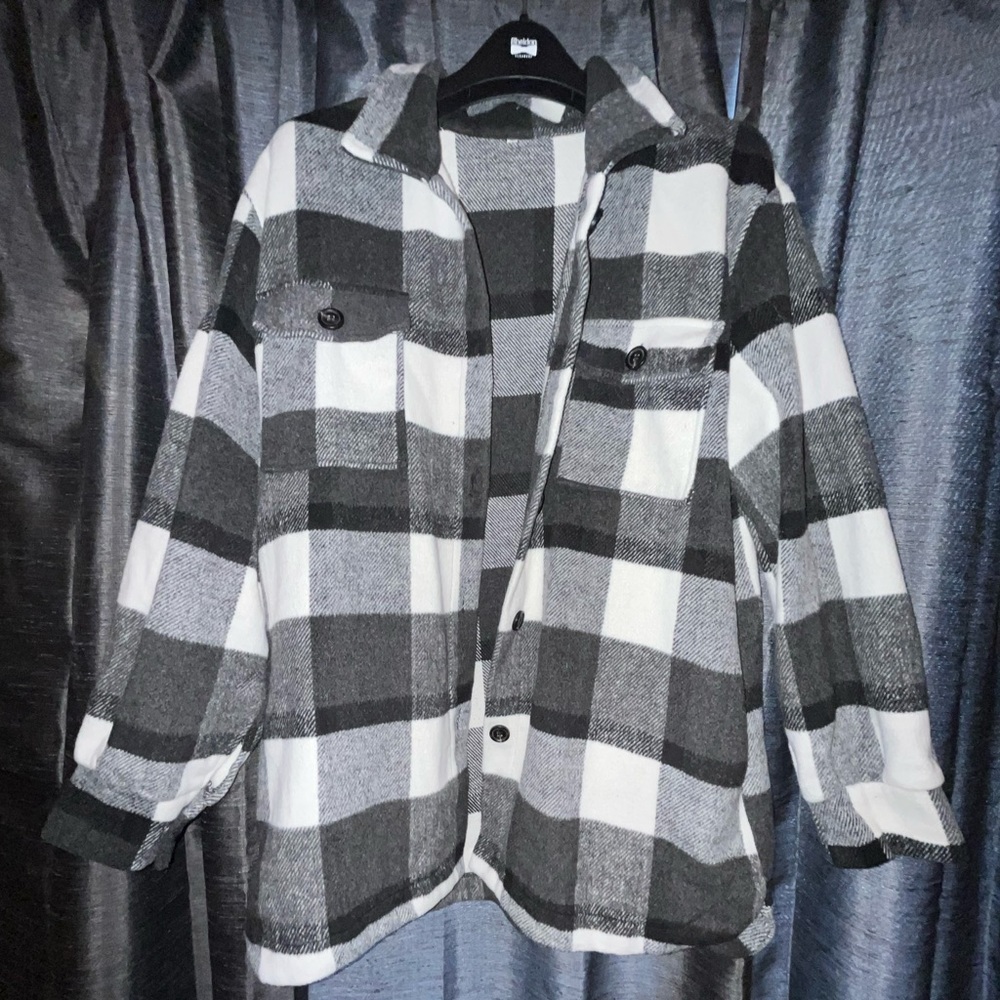 BLACK AND WHITE SHACKET